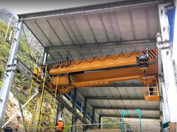 100/20/10Ton Heavy Duty Overhead Crane For Power Plant In Peru