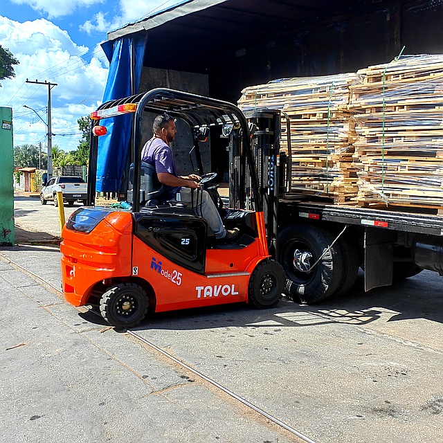 1-2.5 Ton Electric Forklift FB Series - Tavol Group