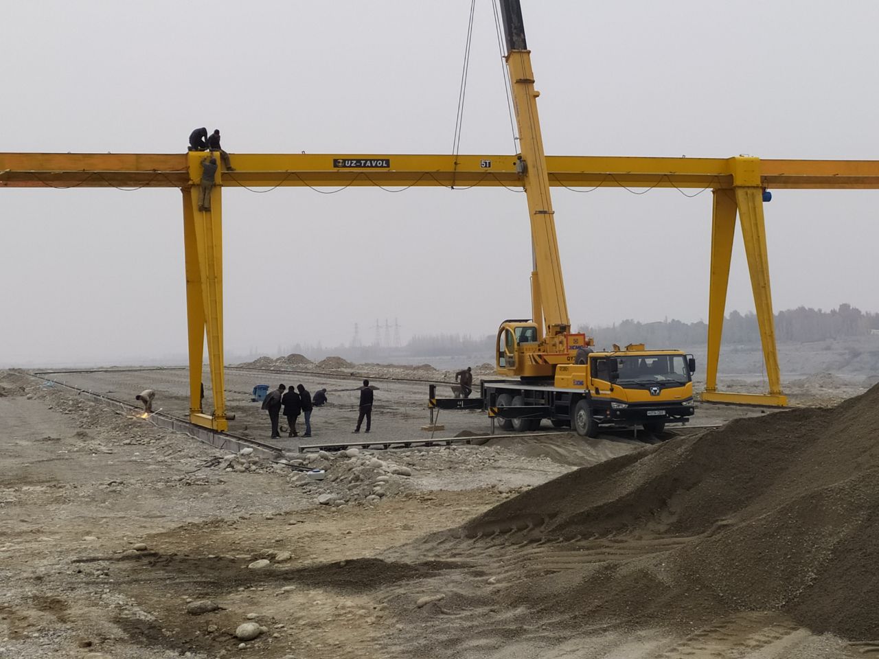 5 ton gantry crane installation in Uzbekistan