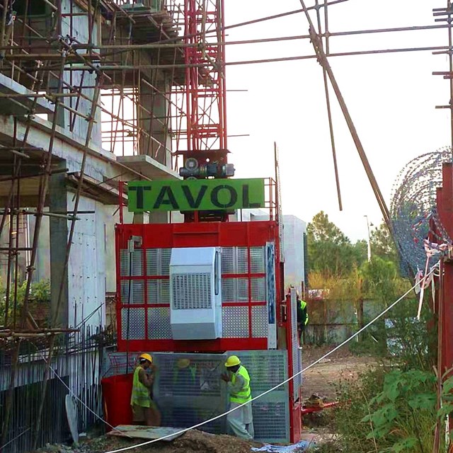 Construction lift machine